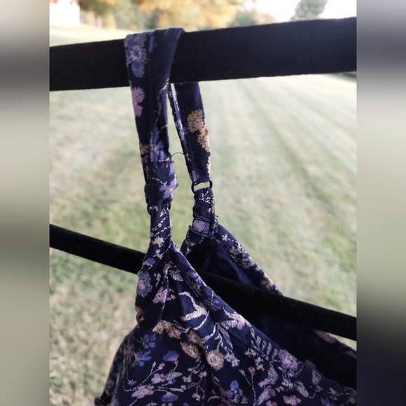 Old Navy Girls Size 14 Tank Top with adjustable shoulder straps. - Picture 5 of 7